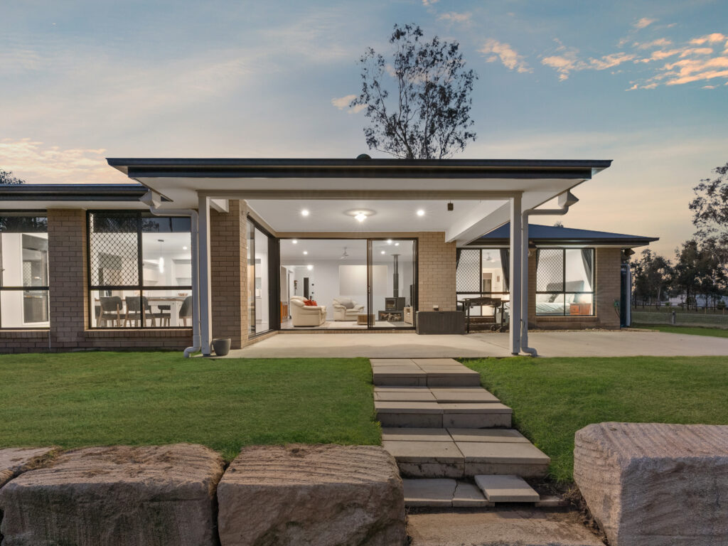 11 Poinciana Avenue, Rifle Range, QLD 4311