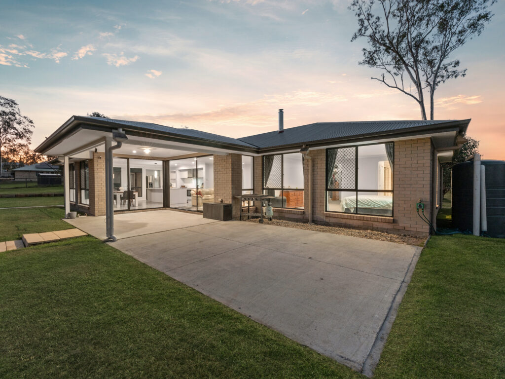 11 Poinciana Avenue, Rifle Range, QLD 4311