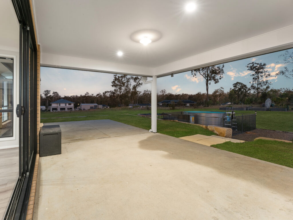 11 Poinciana Avenue, Rifle Range, QLD 4311