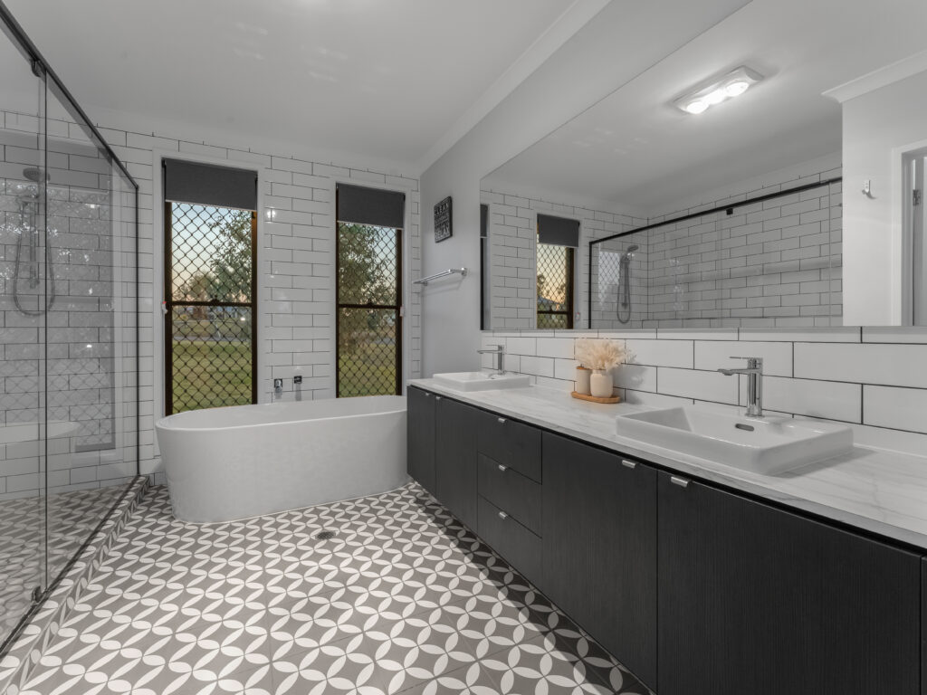 11 Poinciana Avenue, Rifle Range, QLD 4311