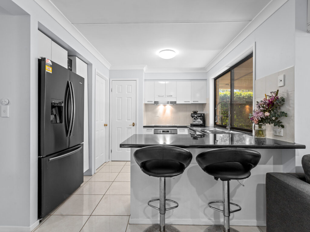 10 Willowtree Drive, Flinders View, QLD 4305