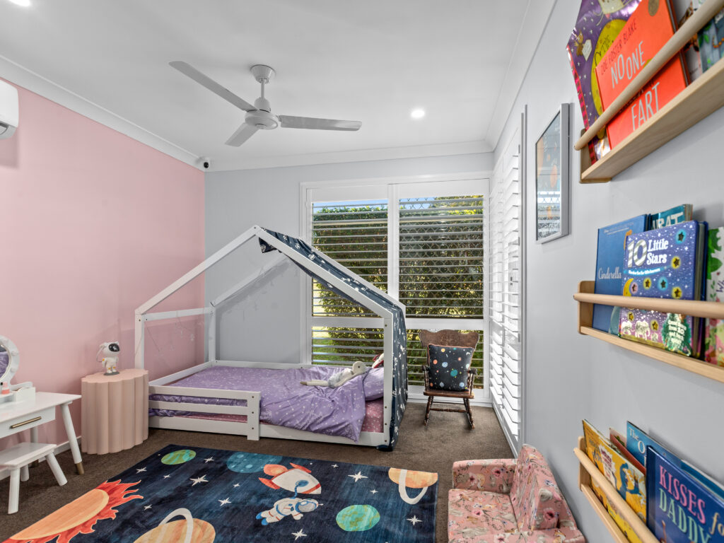 10 Willowtree Drive, Flinders View, QLD 4305