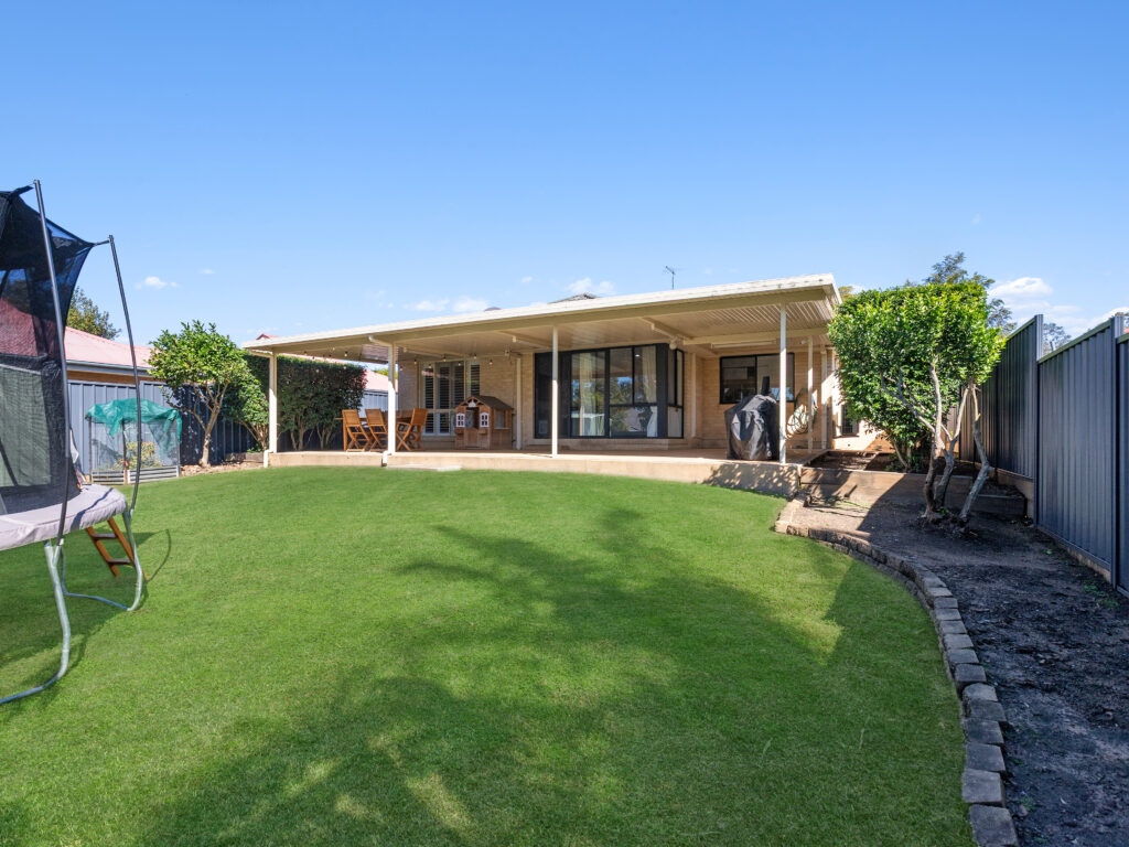 10 Willowtree Drive, Flinders View, QLD 4305