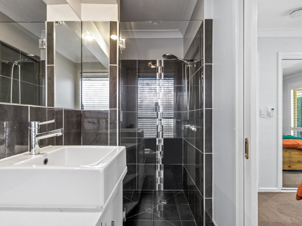 10 Willowtree Drive, Flinders View, QLD 4305