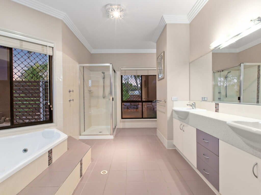15 Kyle Close, Placid Hills, QLD 4343