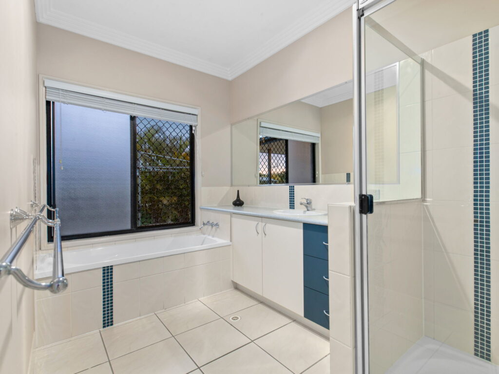 15 Kyle Close, Placid Hills, QLD 4343