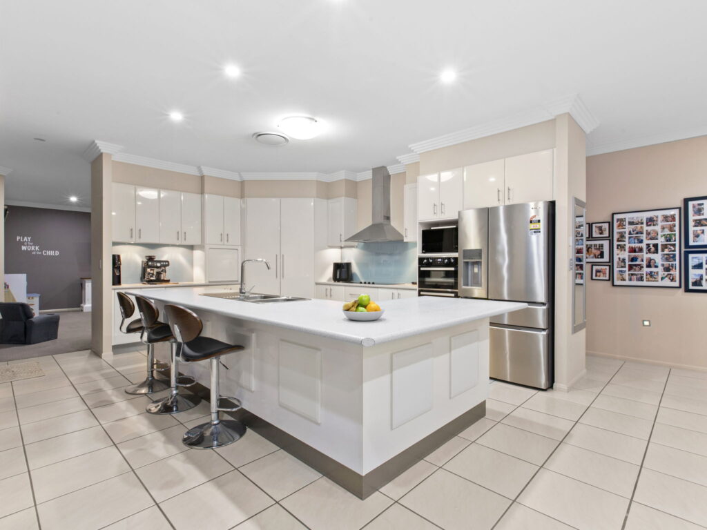 15 Kyle Close, Placid Hills, QLD 4343
