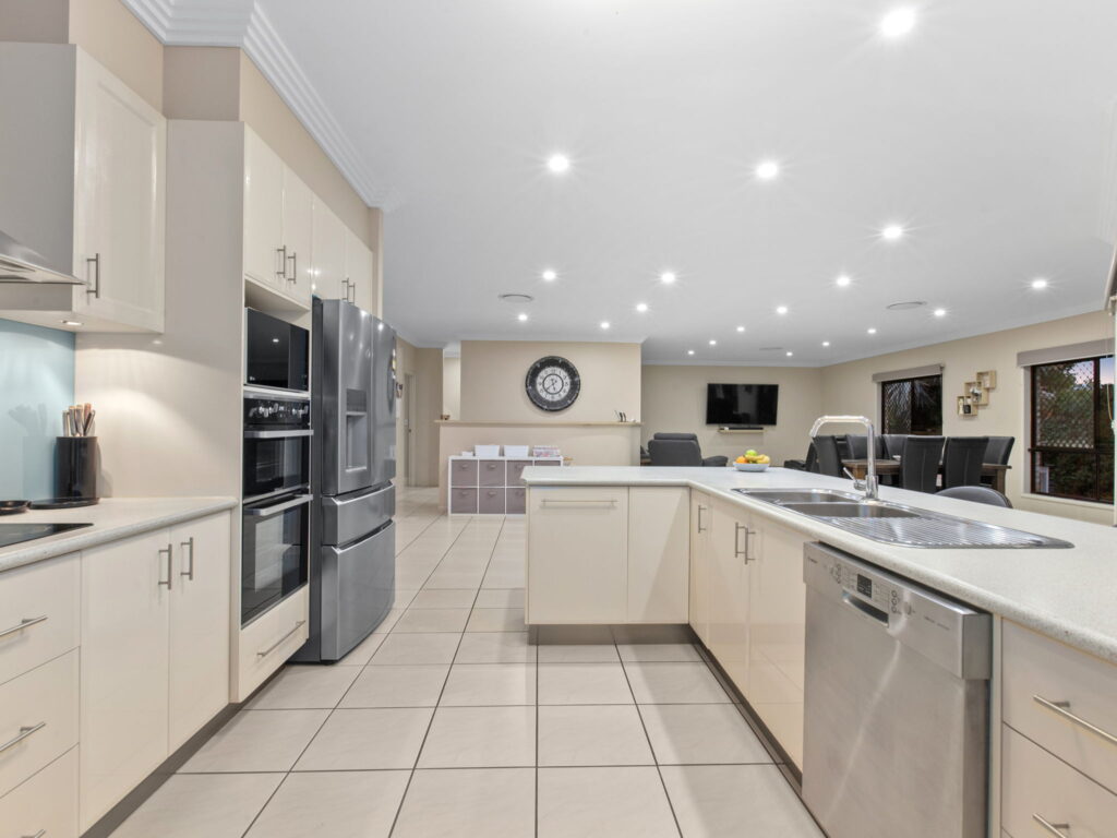 15 Kyle Close, Placid Hills, QLD 4343
