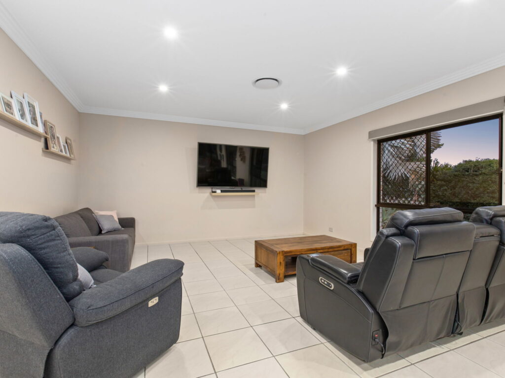 15 Kyle Close, Placid Hills, QLD 4343