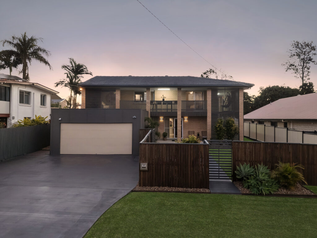 17 Mary Street, Flinders View, QLD 4305