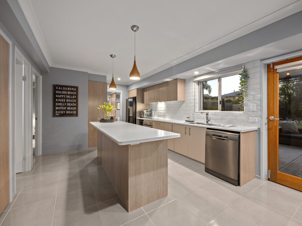 17 Mary Street, Flinders View, QLD 4305