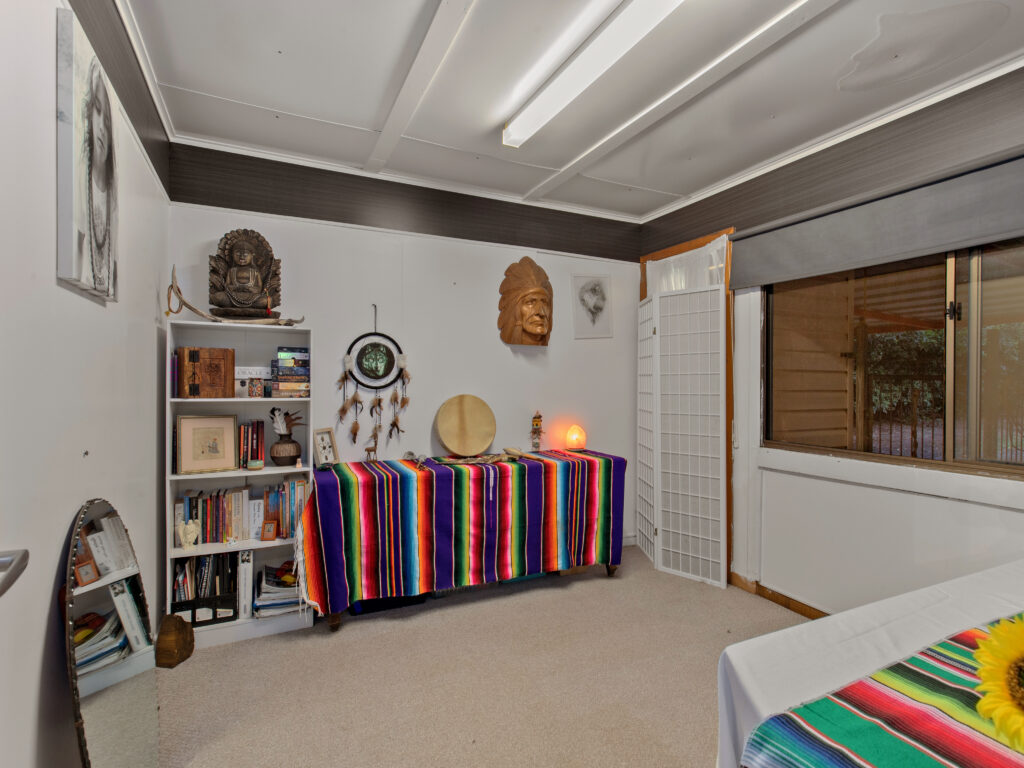 102-104 Dampier Street, Barellan Point QLD 4306