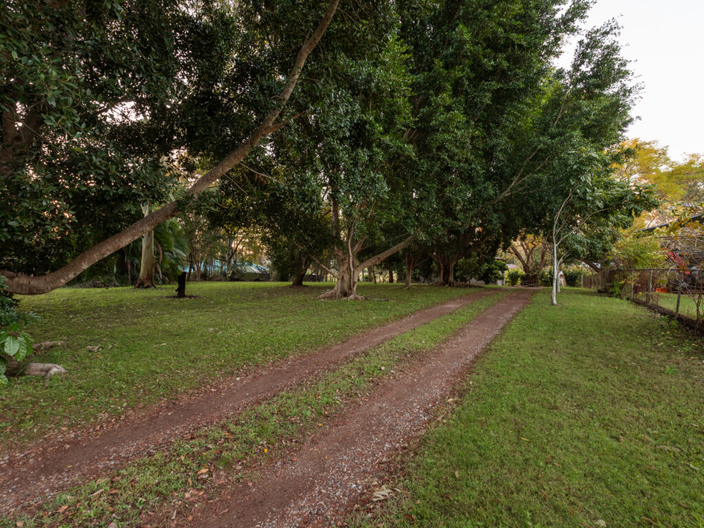 102-104 Dampier Street, Barellan Point QLD 4306