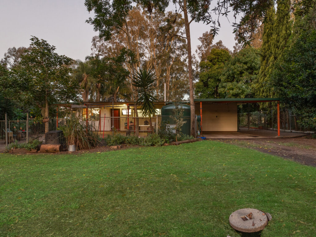 102-104 Dampier Street, Barellan Point QLD 4306