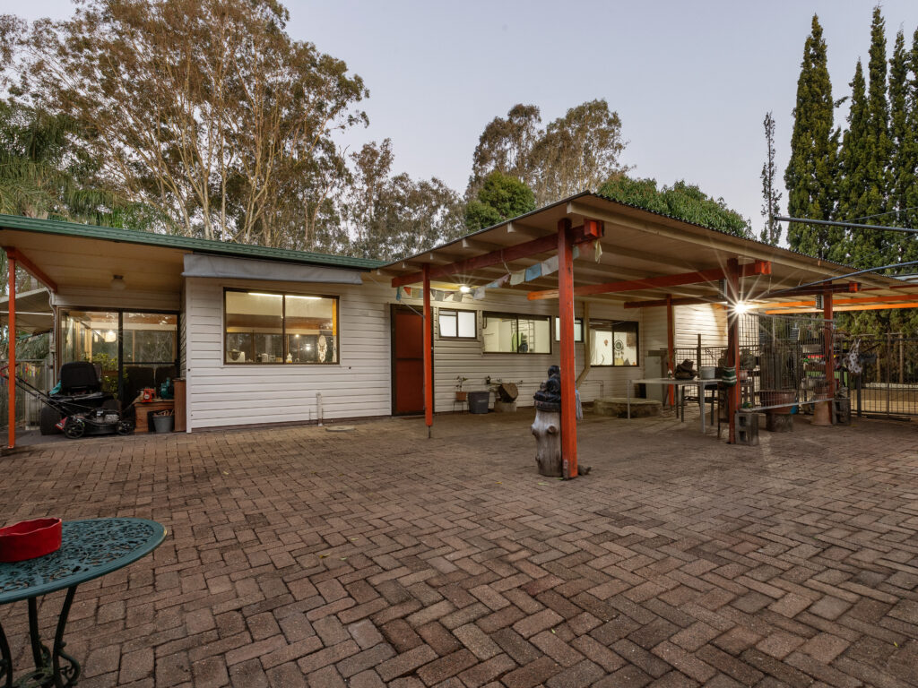 102-104 Dampier Street, Barellan Point QLD 4306