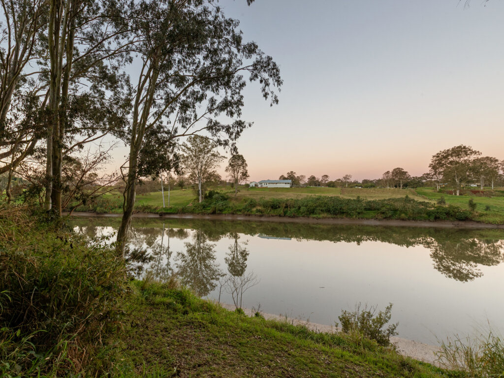 102-104 Dampier Street, Barellan Point QLD 4306