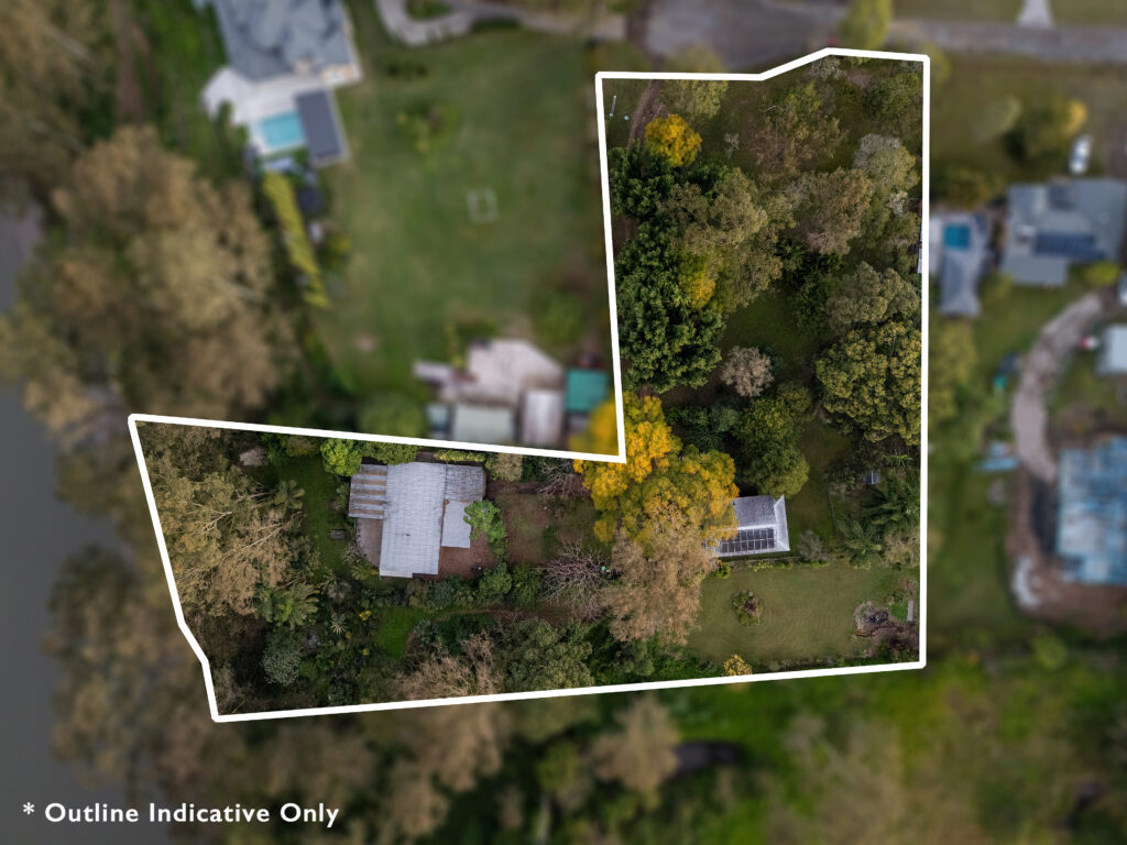 102-104 Dampier Street, Barellan Point QLD 4306