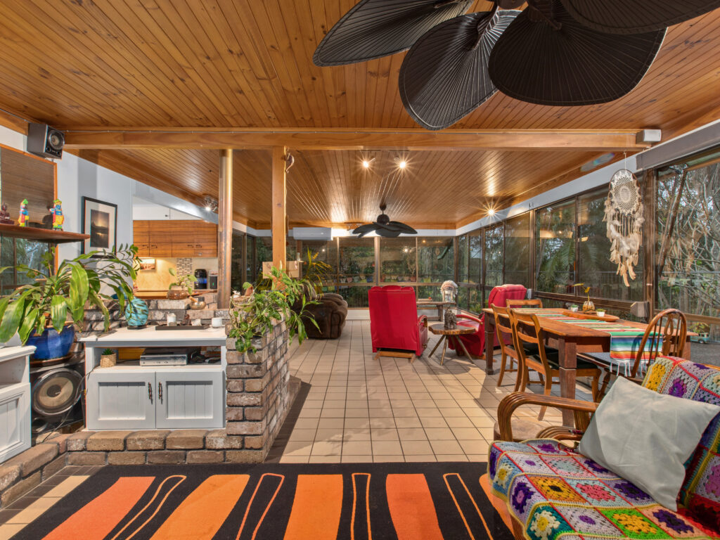 102-104 Dampier Street, Barellan Point QLD 4306