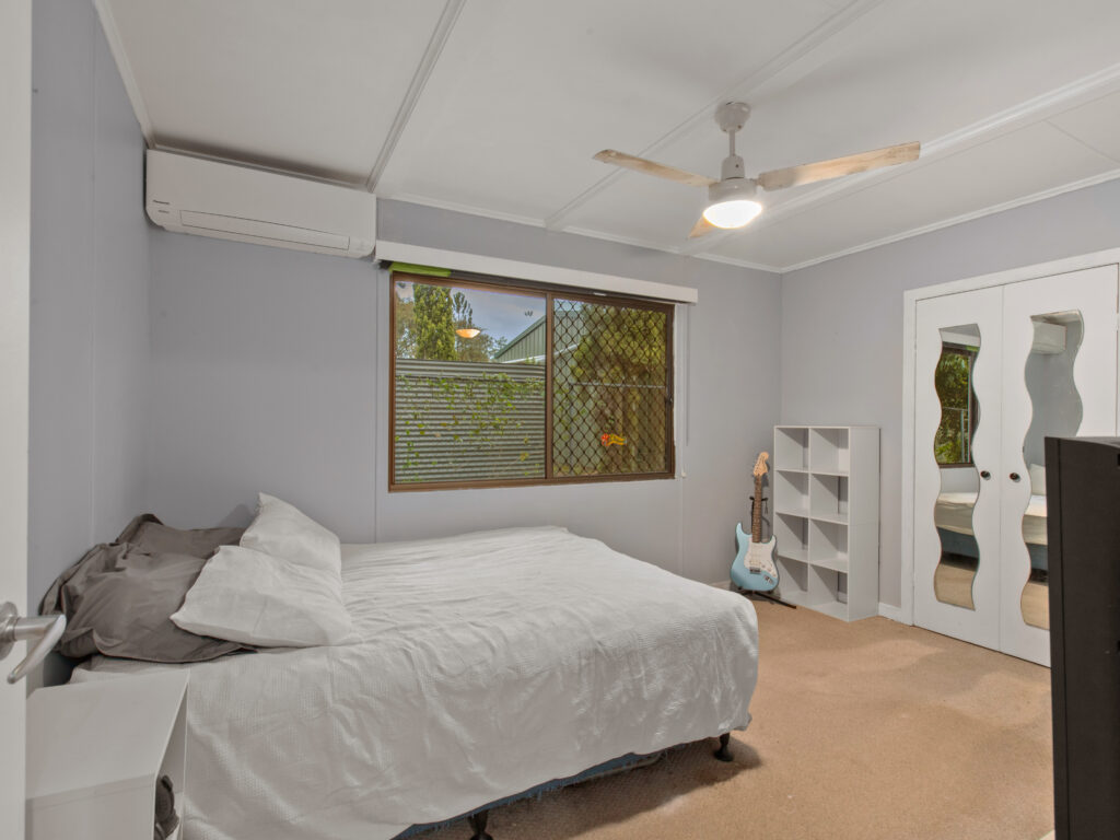 102-104 Dampier Street, Barellan Point QLD 4306