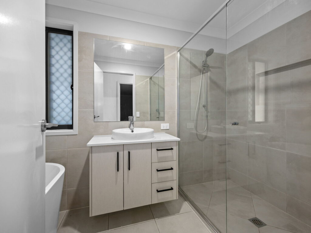 4 Carnelian Street, Collingwood Park, QLD 4301