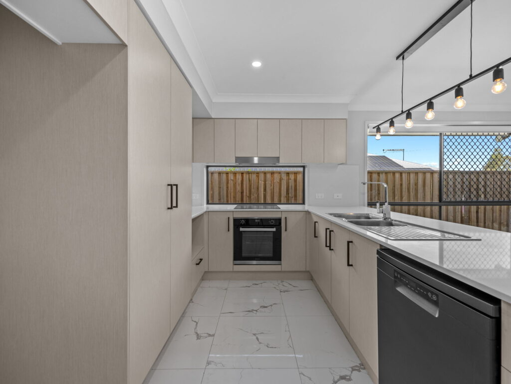 4 Carnelian Street, Collingwood Park, QLD 4301
