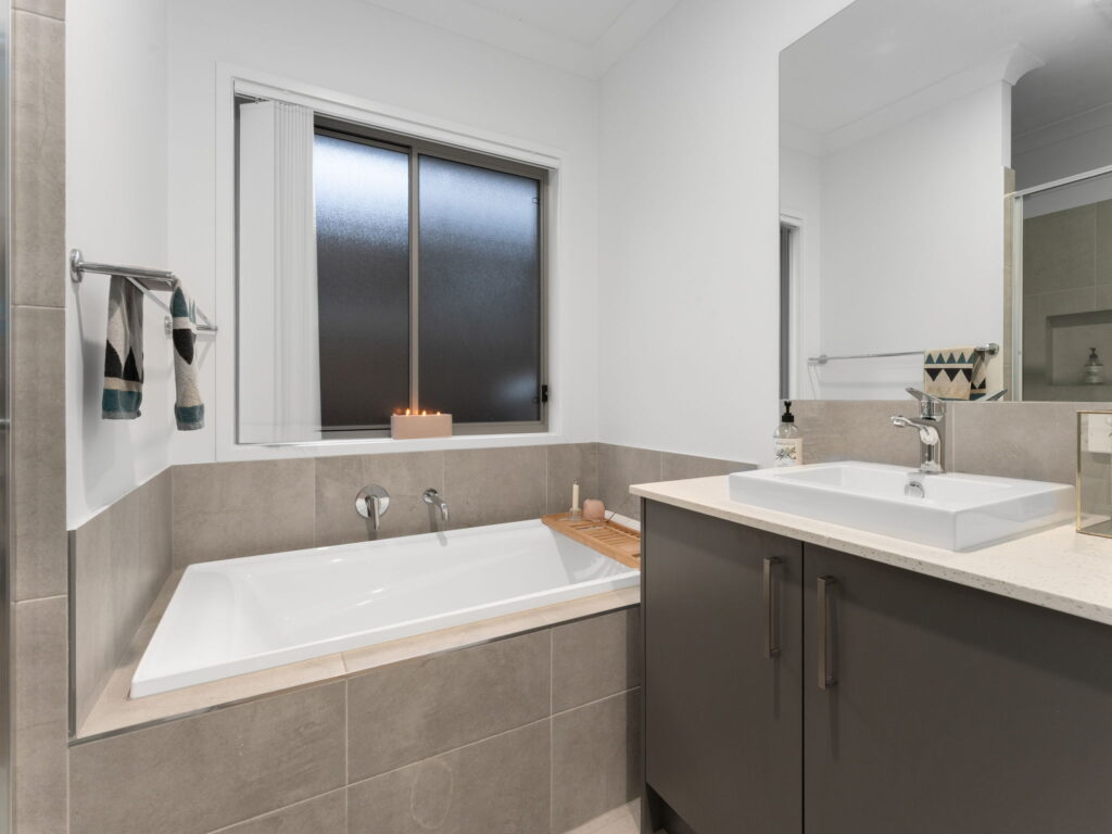 2 John Drive, Collingwood Park, QLD 4301