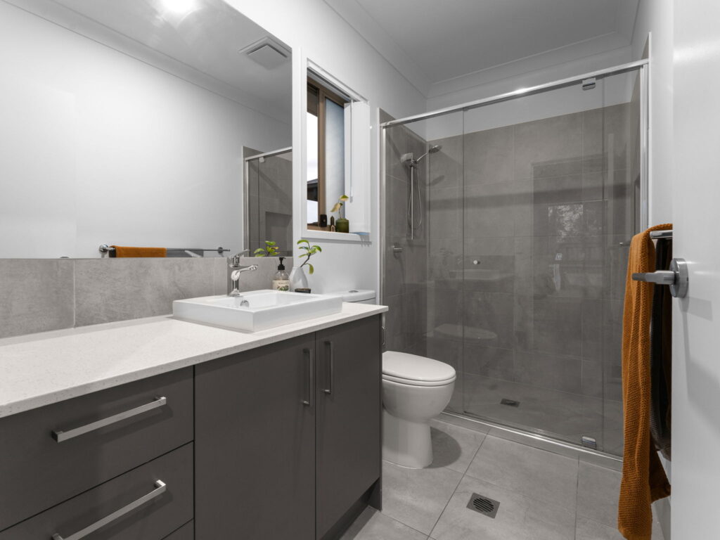 2 John Drive, Collingwood Park, QLD 4301