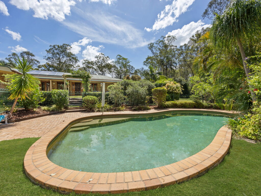 4 Kirkston Place, Pine Mountain QLD 4306
