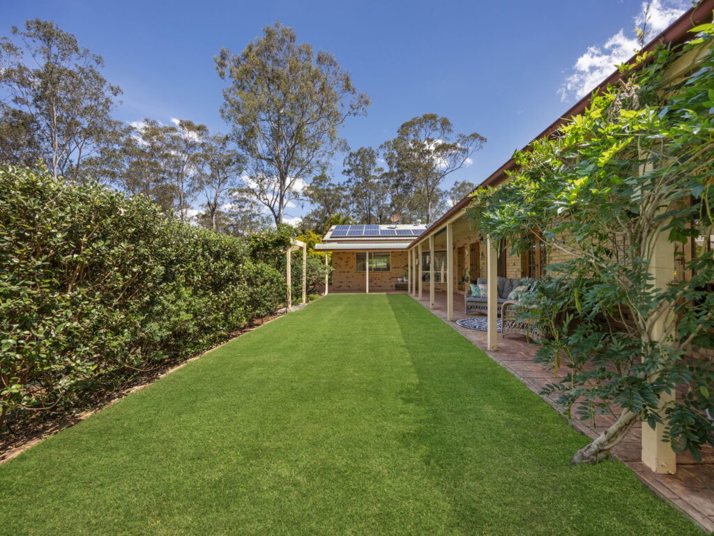 4 Kirkston Place, Pine Mountain QLD 4306