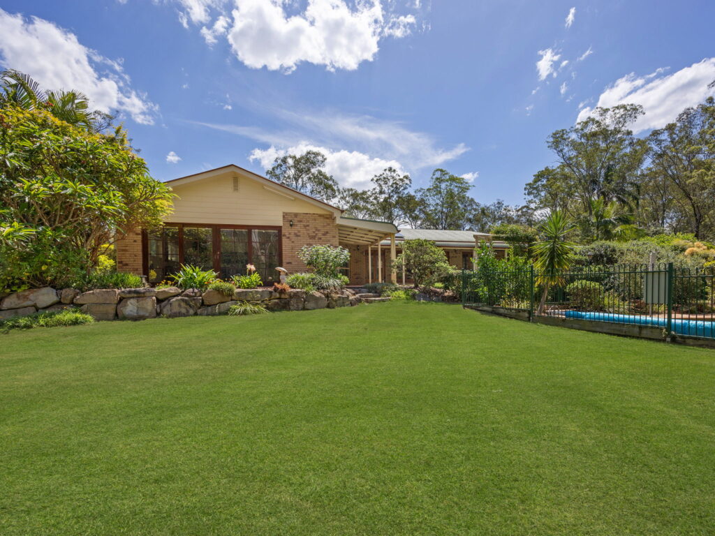 4 Kirkston Place, Pine Mountain QLD 4306