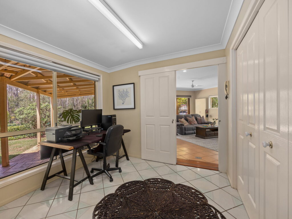 4 Kirkston Place, Pine Mountain QLD 4306
