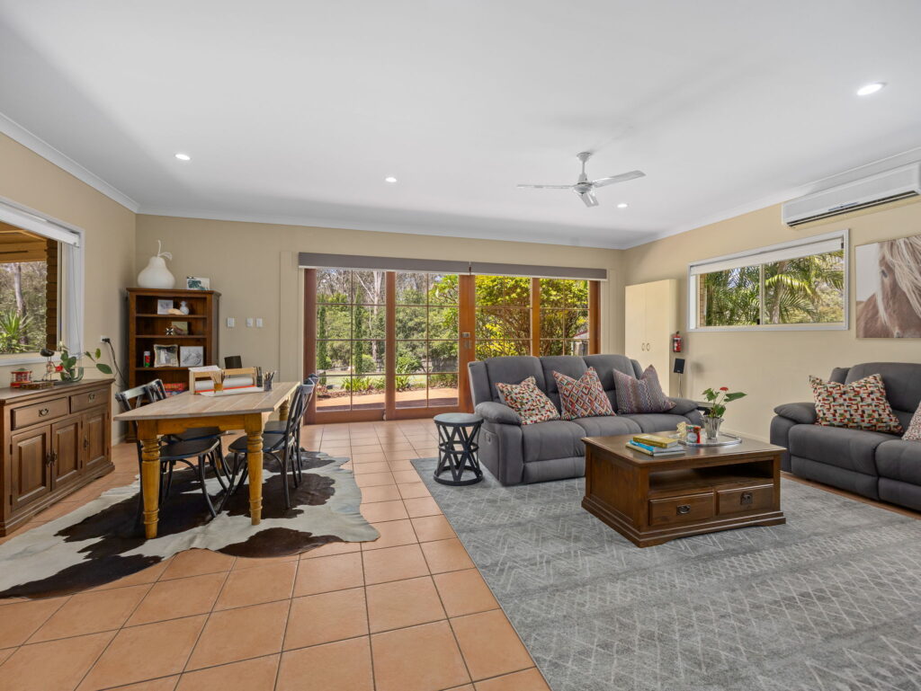 4 Kirkston Place, Pine Mountain QLD 4306