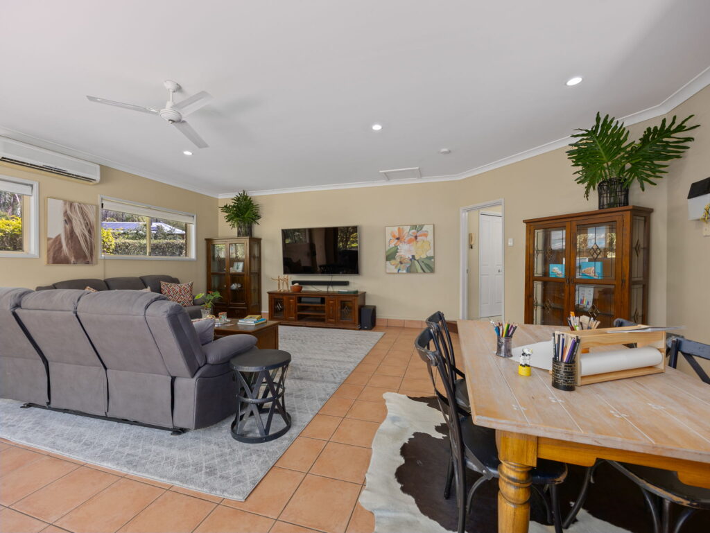 4 Kirkston Place, Pine Mountain QLD 4306