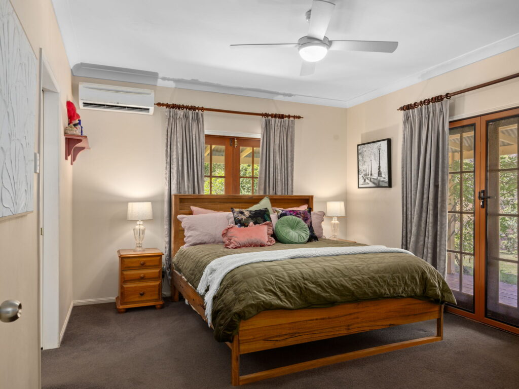 4 Kirkston Place, Pine Mountain QLD 4306