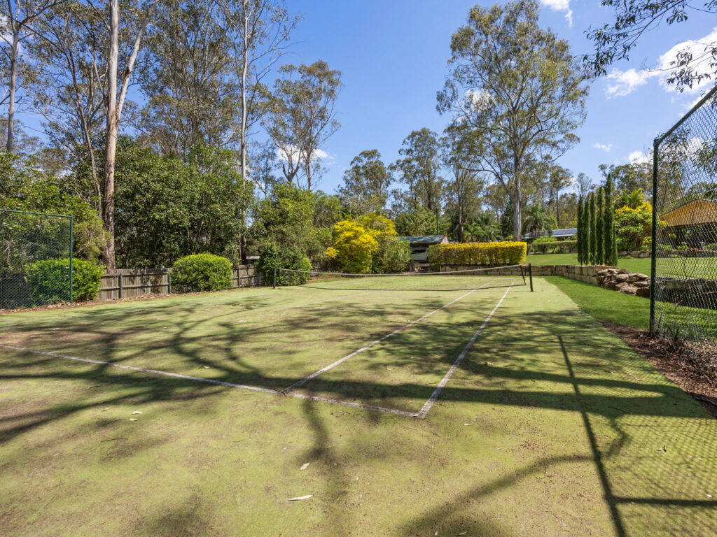 4 Kirkston Place, Pine Mountain QLD 4306