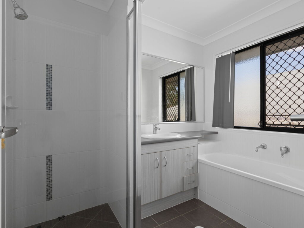 1 Nike Court, Wulkuraka, QLD 4305