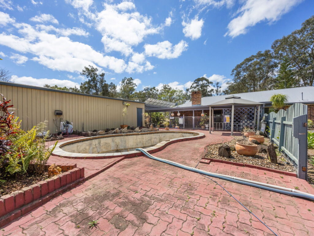 6 Caledonian Road, Thagoona, QLD 4306