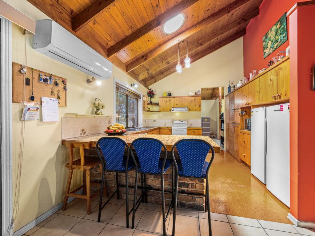6 Caledonian Road, Thagoona, QLD 4306