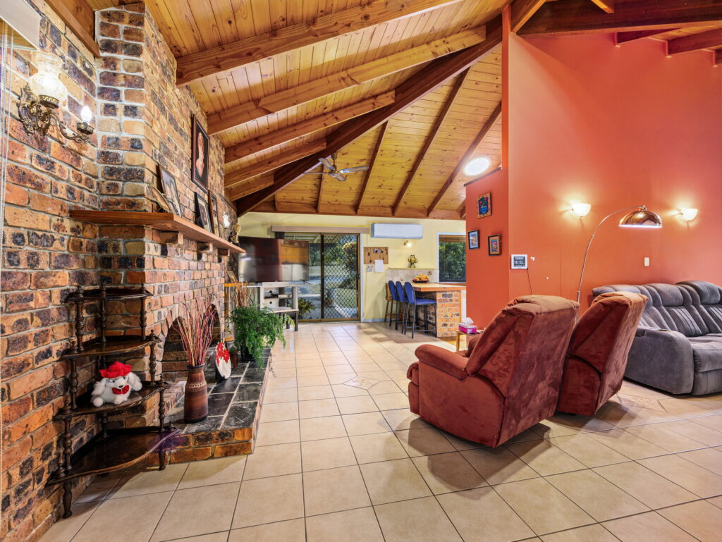 6 Caledonian Road, Thagoona, QLD 4306