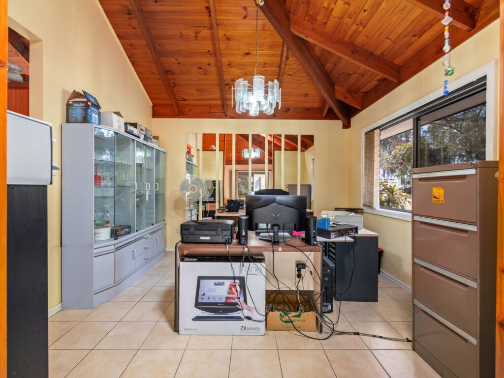 6 Caledonian Road, Thagoona, QLD 4306