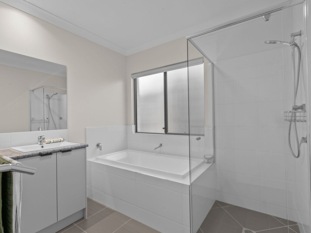 6 Condamine Way, Plainland, QLD 4341