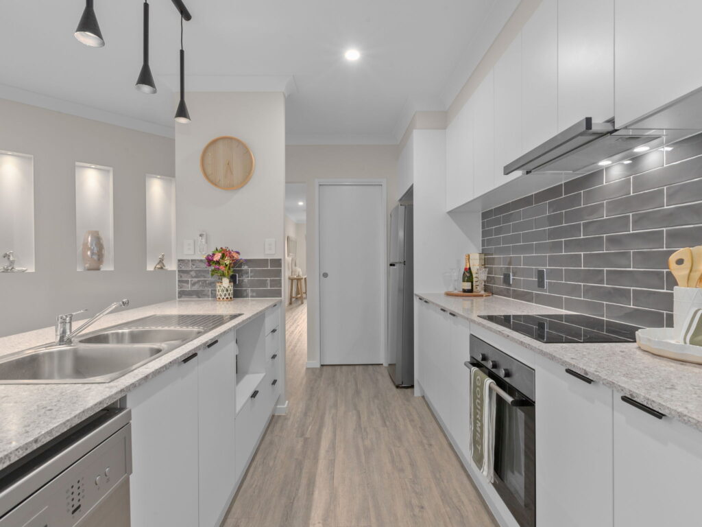 6 Condamine Way, Plainland, QLD 4341