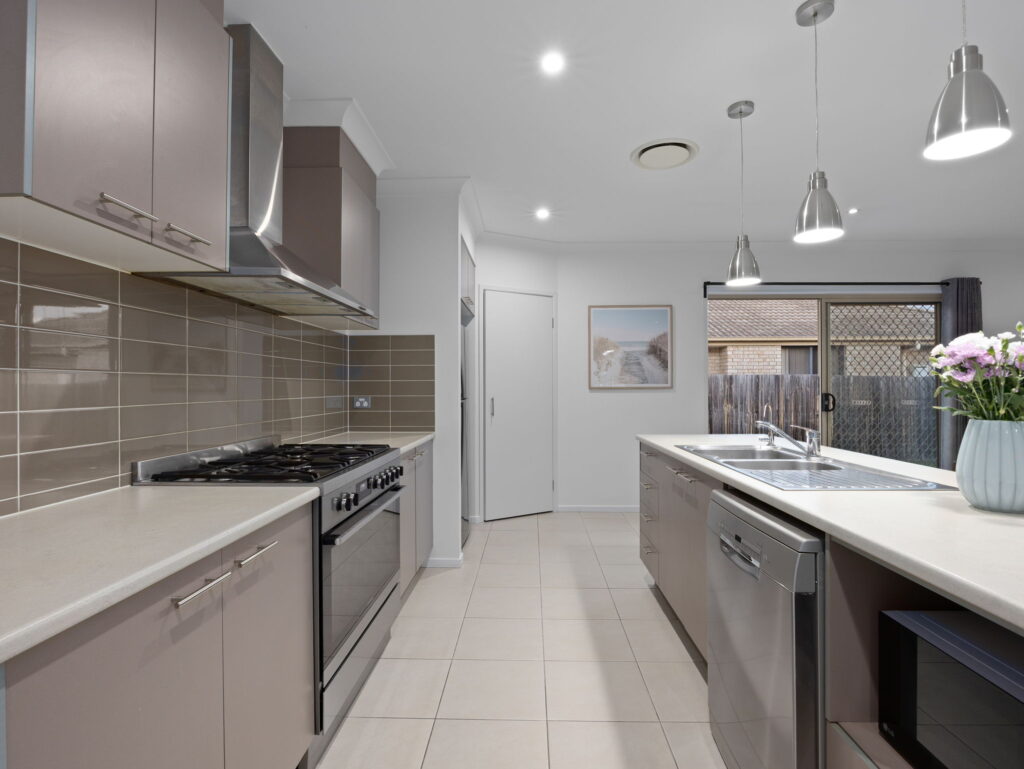 8 Earlwood Court, Raceview, QLD 4305
