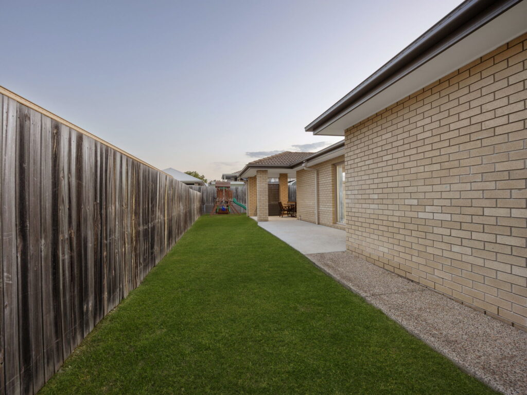 8 Earlwood Court, Raceview, QLD 4305