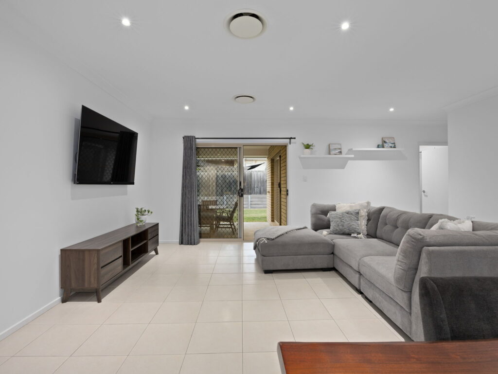 8 Earlwood Court, Raceview, QLD 4305
