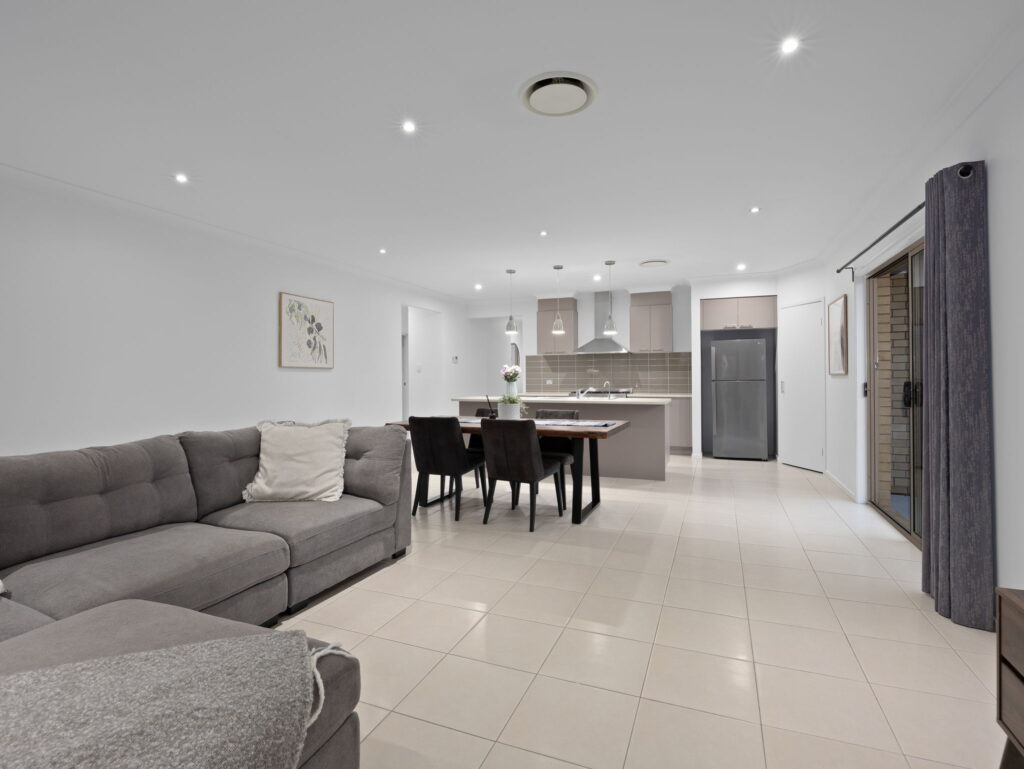 8 Earlwood Court, Raceview, QLD 4305