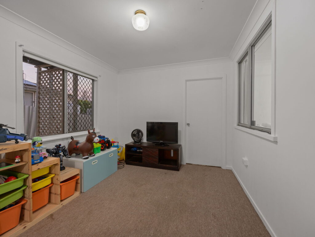 4 Berry Street, Churchill, QLD 4305