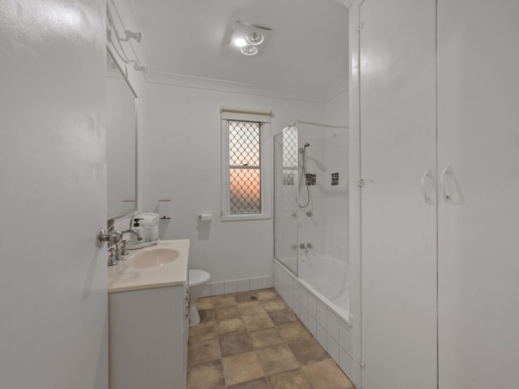 4 Berry Street, Churchill, QLD 4305