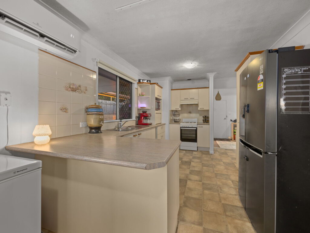 4 Berry Street, Churchill, QLD 4305