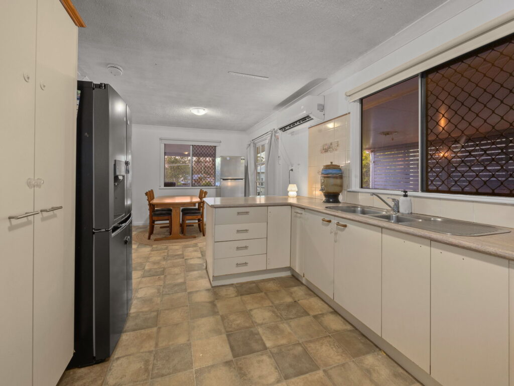 4 Berry Street, Churchill, QLD 4305